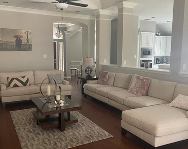 402 Buttonwood Drive - Photo Thumbnail 2