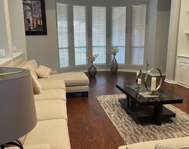 402 Buttonwood Drive - Photo Thumbnail 6