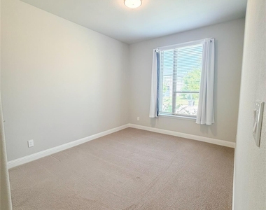 847 Calusa Drive - Photo Thumbnail 3