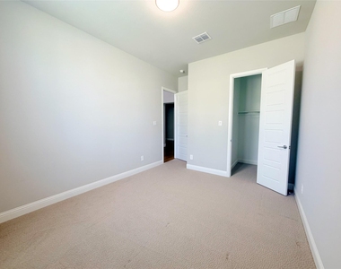 847 Calusa Drive - Photo Thumbnail 2