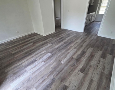 3328 Lynnfield Drive - Photo Thumbnail 2