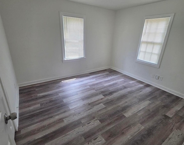 3328 Lynnfield Drive - Photo Thumbnail 5