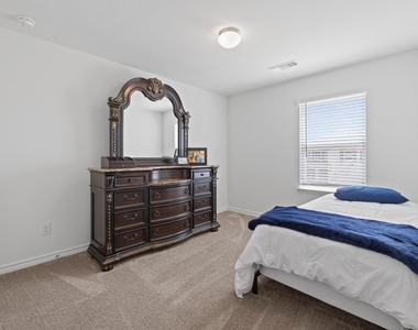 925 West Drive - Photo Thumbnail 8
