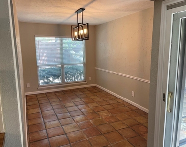 1909 Rambling Ridge Lane - Photo Thumbnail 4