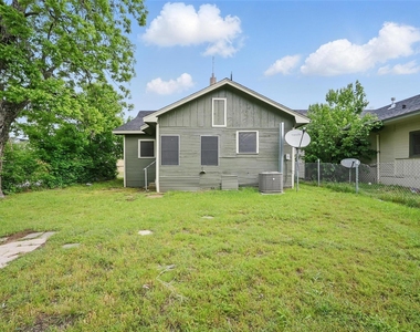 906 E Houston Street - Photo Thumbnail 23