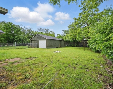 906 E Houston Street - Photo Thumbnail 25