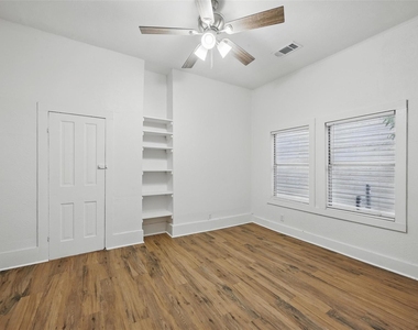 906 E Houston Street - Photo Thumbnail 11