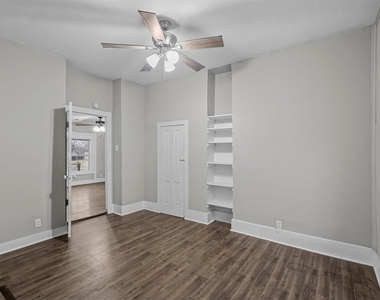 906 E Houston Street - Photo Thumbnail 13