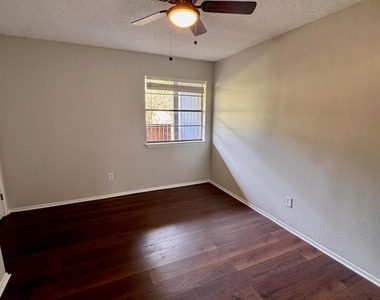 624 E 3rd Street - Photo Thumbnail 3