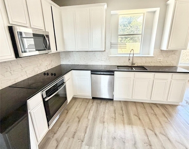 2501 Stetson Drive - Photo Thumbnail 4