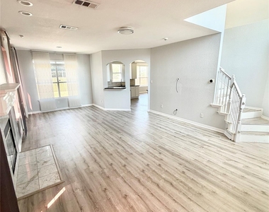2501 Stetson Drive - Photo Thumbnail 7