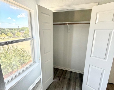 2501 Stetson Drive - Photo Thumbnail 12