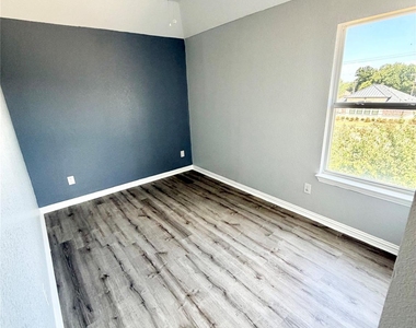2501 Stetson Drive - Photo Thumbnail 13