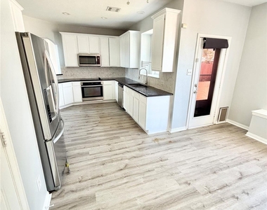 2501 Stetson Drive - Photo Thumbnail 3