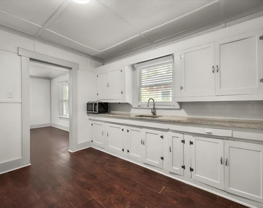 3715 Travis Avenue - Photo Thumbnail 11