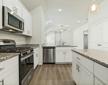 1801 Hazer Lane - Photo Thumbnail 5