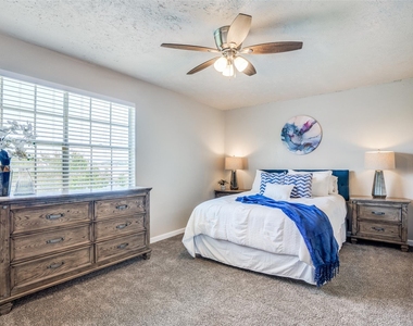 7 W Mountain Lane - Photo Thumbnail 8