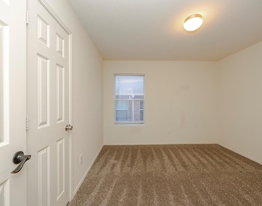 1436 Puerto Lago Drive - Photo Thumbnail 9