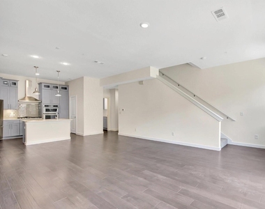 1209 Beaconsfield Lane - Photo Thumbnail 2