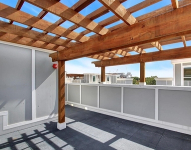 1209 Beaconsfield Lane - Photo Thumbnail 6