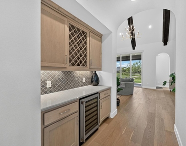 321 Pecan Trail - Photo Thumbnail 9