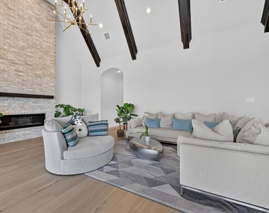 321 Pecan Trail - Photo Thumbnail 12