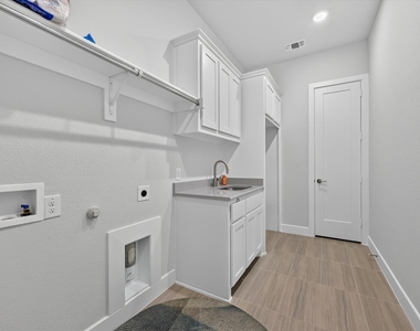 321 Pecan Trail - Photo Thumbnail 26