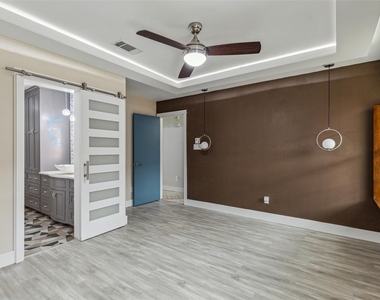 10207 Shelburne Drive - Photo Thumbnail 12