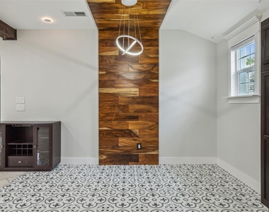 10207 Shelburne Drive - Photo Thumbnail 9