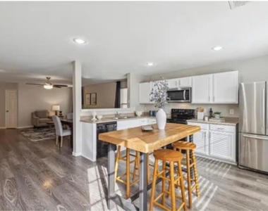 1500 Mockingbird Drive - Photo Thumbnail 8