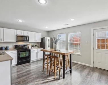 1500 Mockingbird Drive - Photo Thumbnail 6