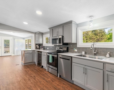 230 Shady Shores Drive - Photo Thumbnail 5