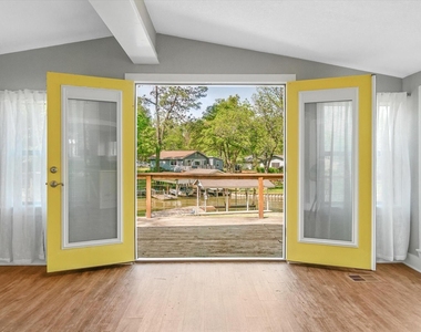 230 Shady Shores Drive - Photo Thumbnail 6