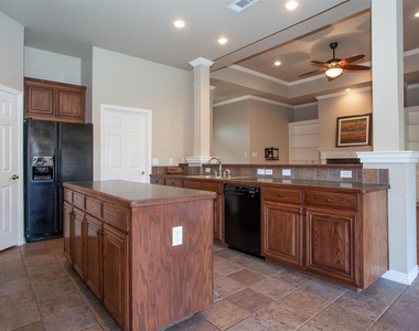 6316 Garwin Drive - Photo Thumbnail 8