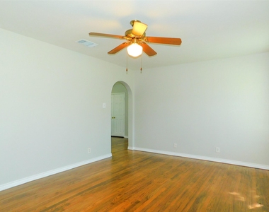 814 Anderson Street - Photo Thumbnail 5
