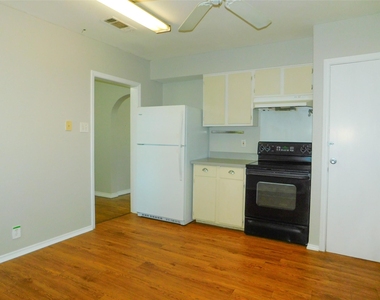 814 Anderson Street - Photo Thumbnail 8