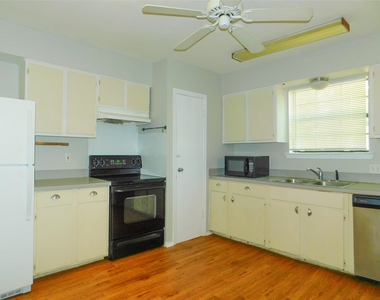 814 Anderson Street - Photo Thumbnail 9