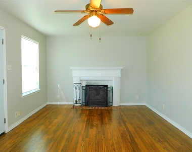 814 Anderson Street - Photo Thumbnail 3