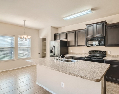 3500 Woodshire Avenue - Photo Thumbnail 7