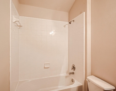 3500 Woodshire Avenue - Photo Thumbnail 17