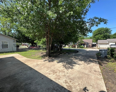726 Elkhart Avenue - Photo Thumbnail 21