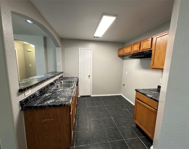 726 Elkhart Avenue - Photo Thumbnail 4