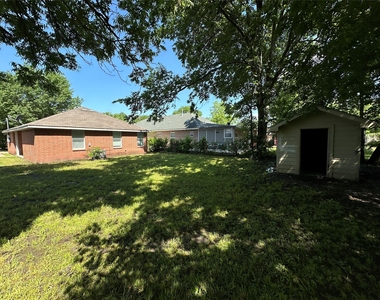 726 Elkhart Avenue - Photo Thumbnail 19