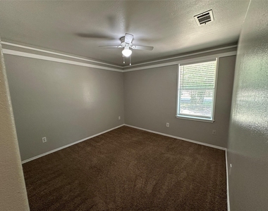 726 Elkhart Avenue - Photo Thumbnail 14
