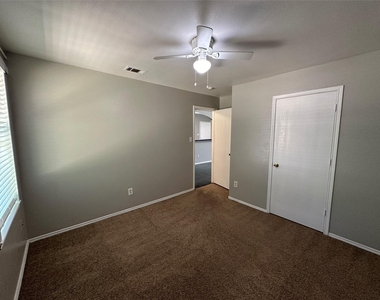 726 Elkhart Avenue - Photo Thumbnail 15