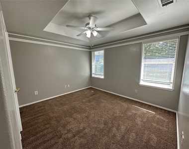 726 Elkhart Avenue - Photo Thumbnail 10