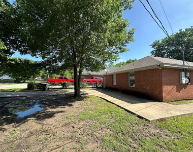 726 Elkhart Avenue - Photo Thumbnail 23