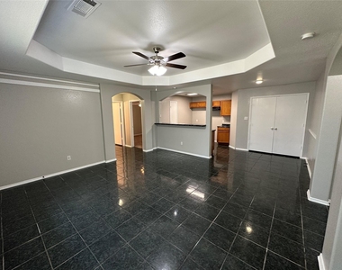 726 Elkhart Avenue - Photo Thumbnail 3