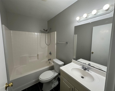 726 Elkhart Avenue - Photo Thumbnail 13