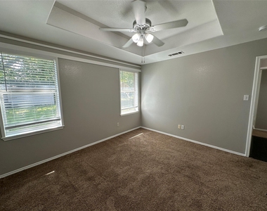 726 Elkhart Avenue - Photo Thumbnail 11